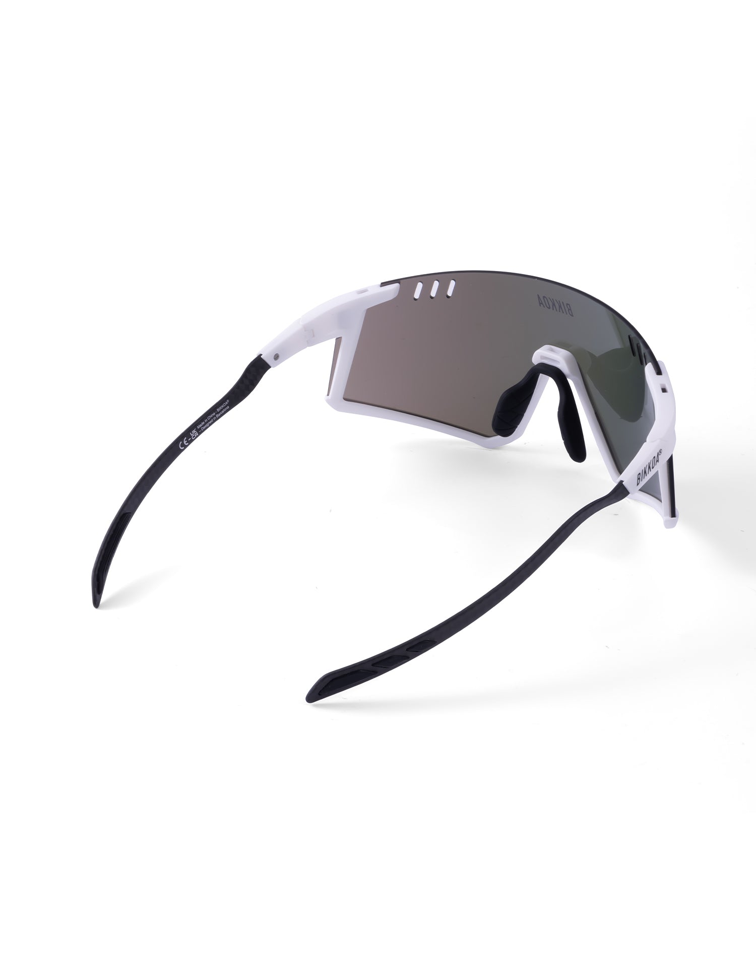 Gafas deportivas BIKKOA ELION con patillas de carbono y lente azul REVO, vista trasera lateral derecha con patillas de carbono ergonómicas y ajuste técnico - azul