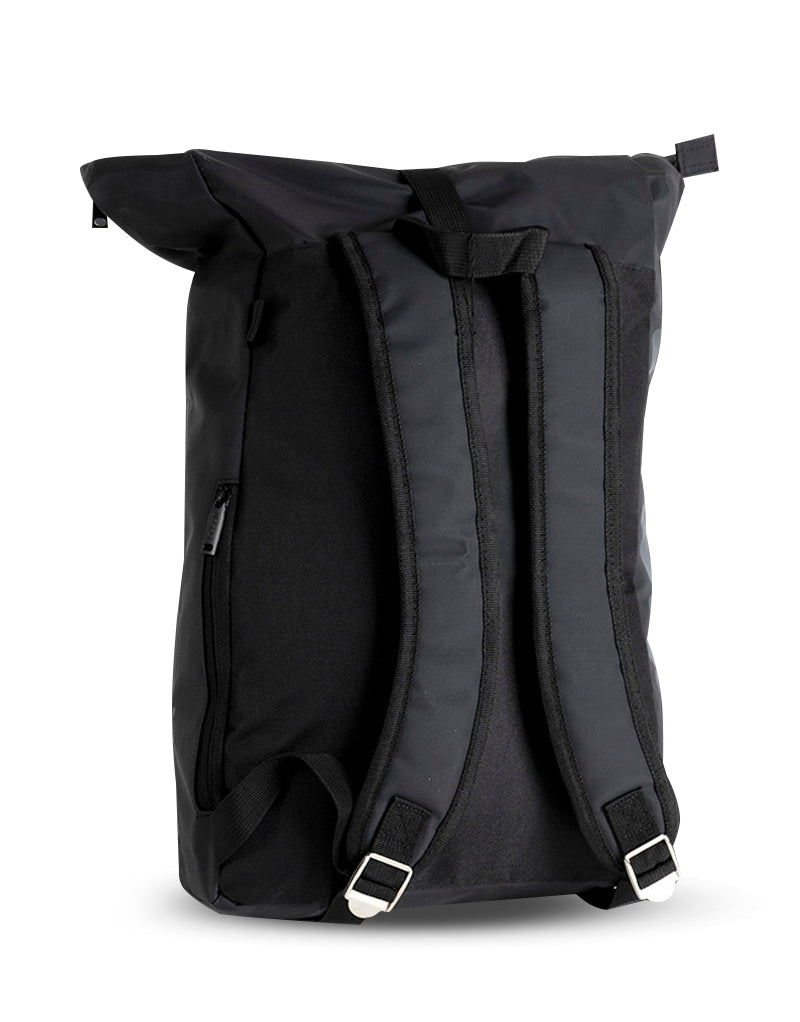Parte trasera de la mochila con respaldo acolchado y tirantes ajustables – Mochila deportiva BIKKOA® B1ONE diseñada para entrenamientos, viajes o uso diario con estilo y funcionalidad.