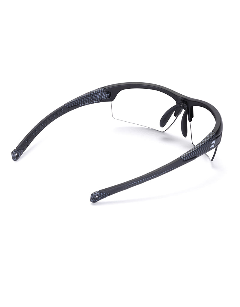 Gafas deportivas BIKKOA GOAT color transparente, vista trasera lateral derecha mostrando ajuste ergonómico para pádel y running - Protectora