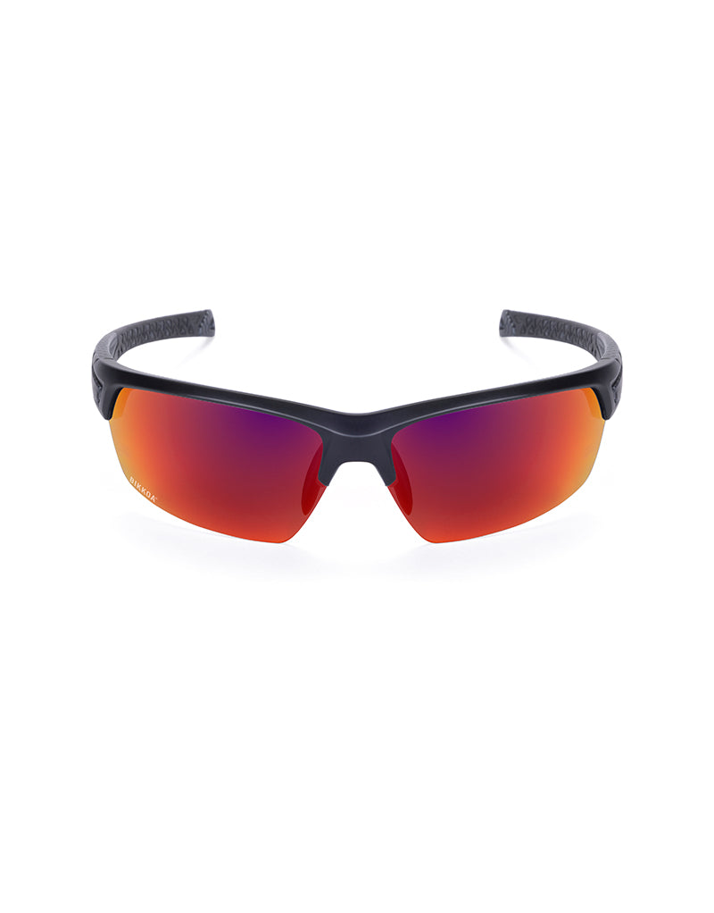Gafas deportivas BIKKOA GOAT color violeta, vista frontal con lente violeta REVO, ideal para alta movilidad en deportes de raqueta y carrera - Violeta