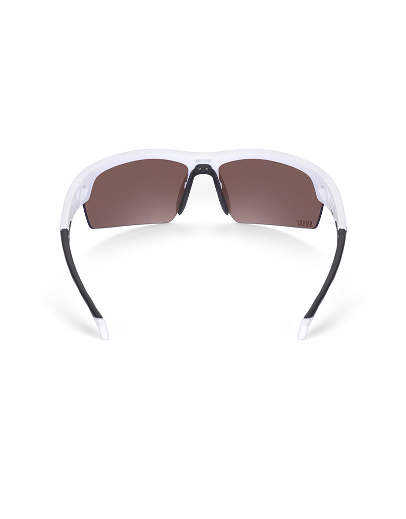 Gafas deportivas BIKKOA LAB con montura blanca mate y lente dorada REVO, vista trasera con puente nasal ajustable y montura blanca mate de alta ligereza - Dorada