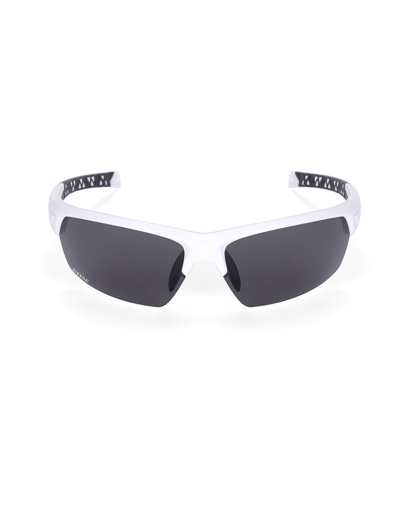 Gafas deportivas BIKKOA LAB con montura blanca mate y lente negra, vista frontal con lente negra, diseño de doble lente para máxima protección deportiva - Negra