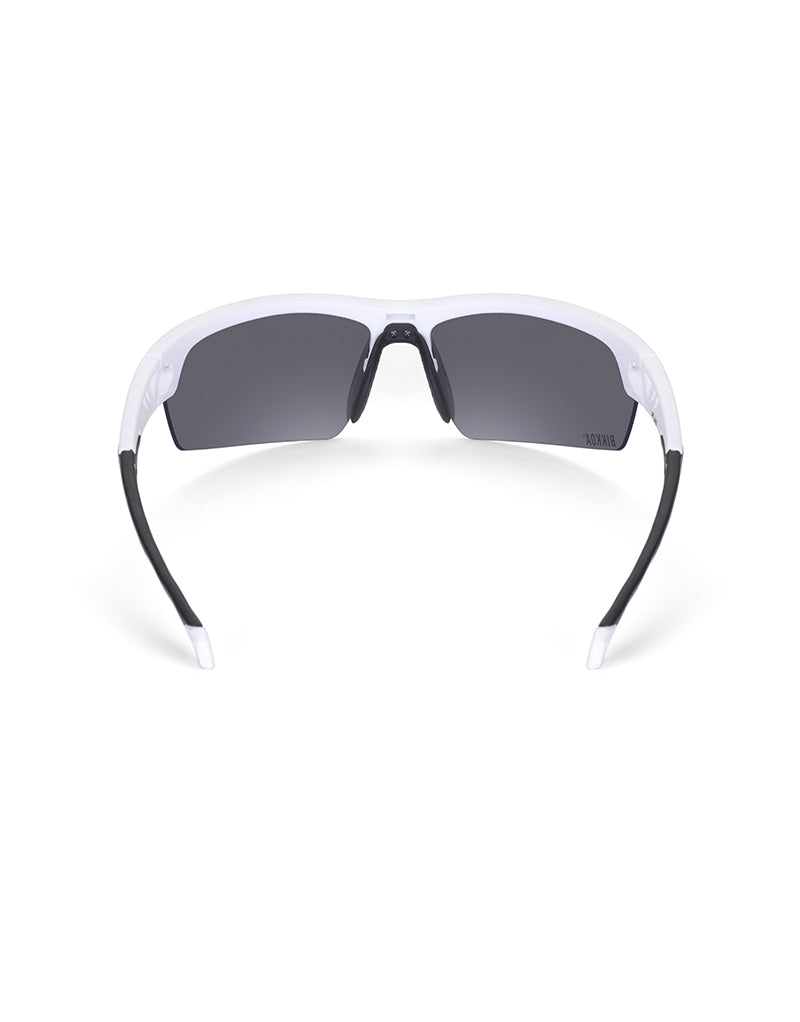 Gafas deportivas BIKKOA LAB con montura blanca mate y lente negra, vista trasera con puente nasal ajustable y montura blanca mate de alta ligereza - Negra