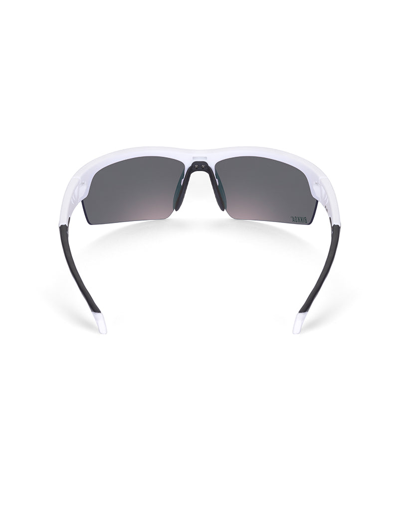 Gafas deportivas BIKKOA LAB con montura blanca mate y lente roja REVO, vista trasera con puente nasal ajustable y montura blanca mate de alta ligereza - Roja