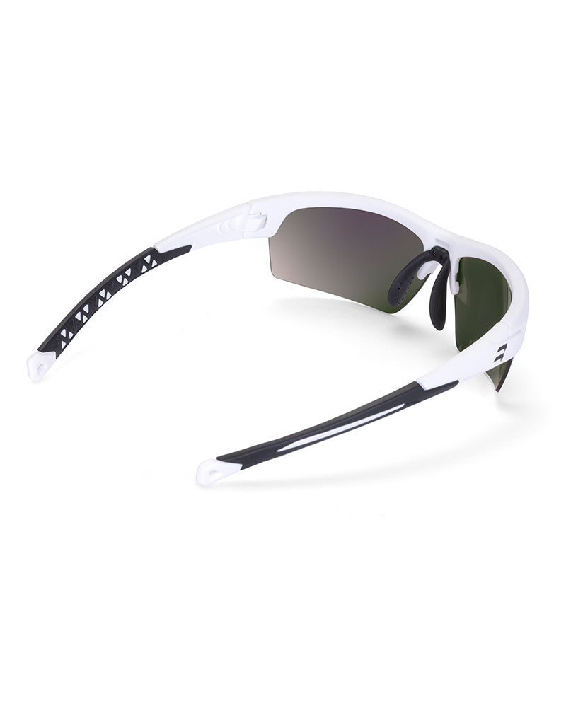 Gafas deportivas BIKKOA LAB con montura blanca mate y lente verde REVO, vista trasera lateral mostrando ajuste ergonómico y patillas flexibles para pádel y running - Verde