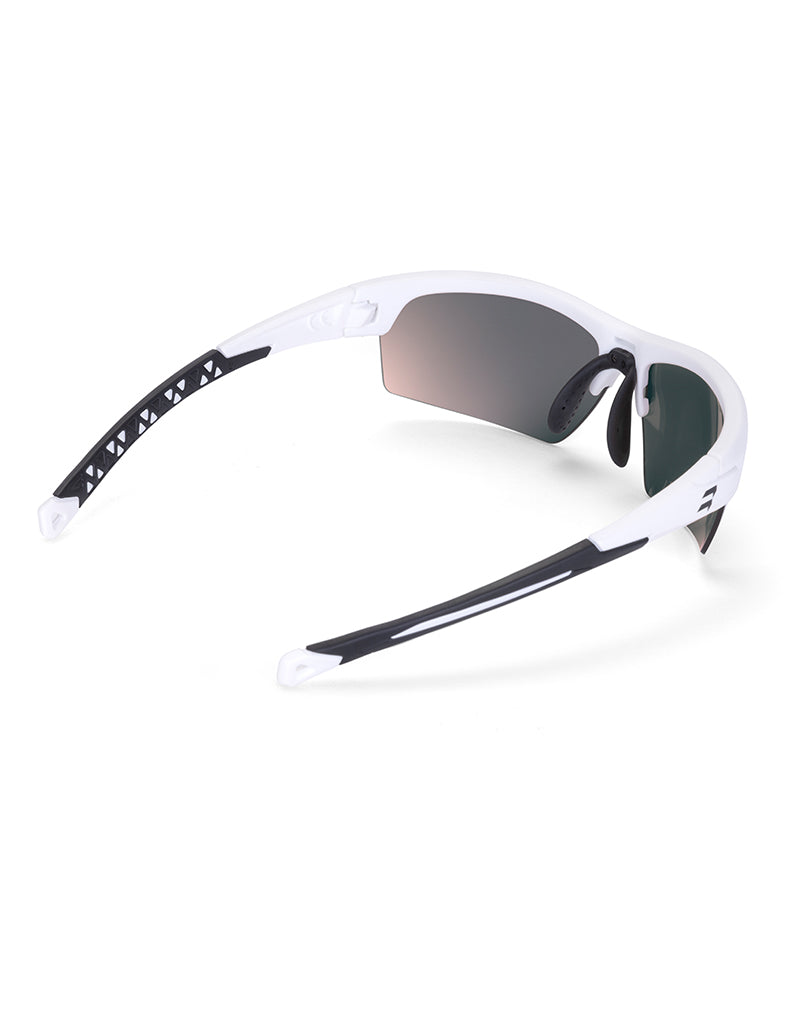 Gafas deportivas BIKKOA LAB con montura blanca mate y lente violeta REVO, vista trasera lateral mostrando ajuste ergonómico y patillas flexibles para pádel y running - Violeta