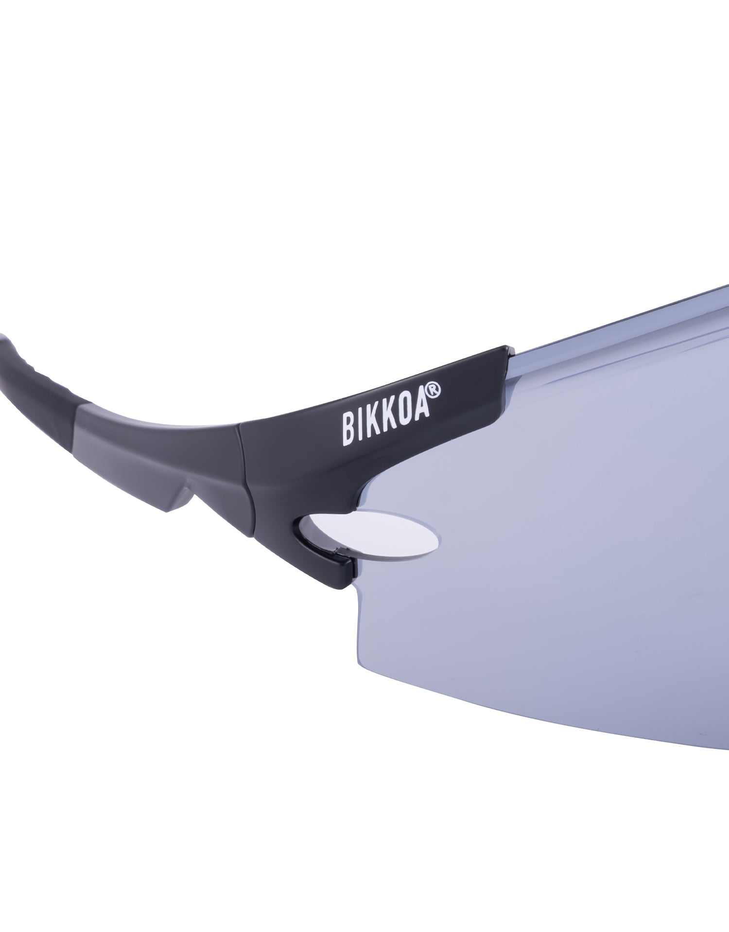 Gafas de ciclismo BIKKOA AERION negras, detalle ampliado de la ventilación permitiendo más aerodinámica - Plateada