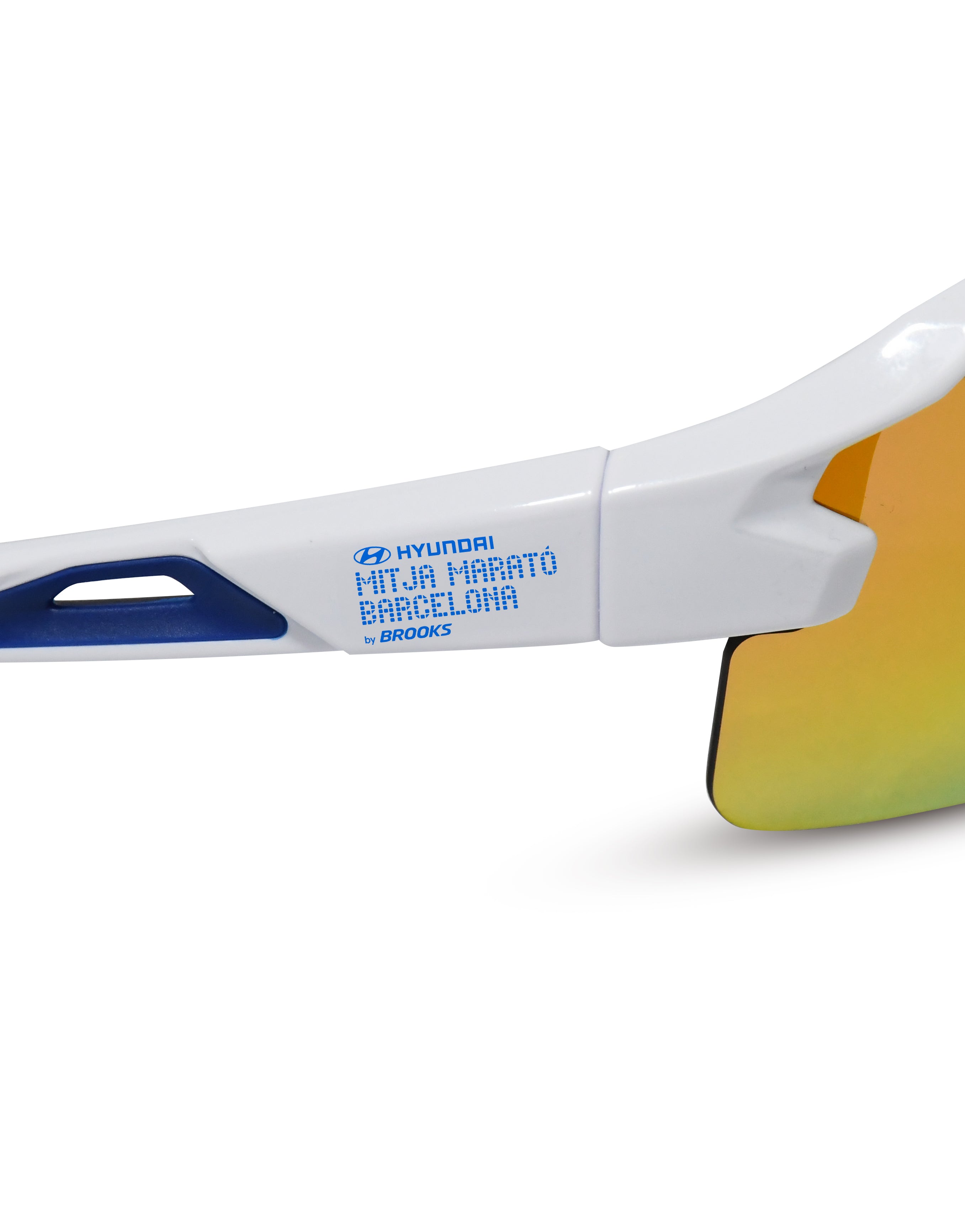 Detalle de lente de alto rendimiento en la gafa oficial BIKKOA® Mitja Marató Barcelona