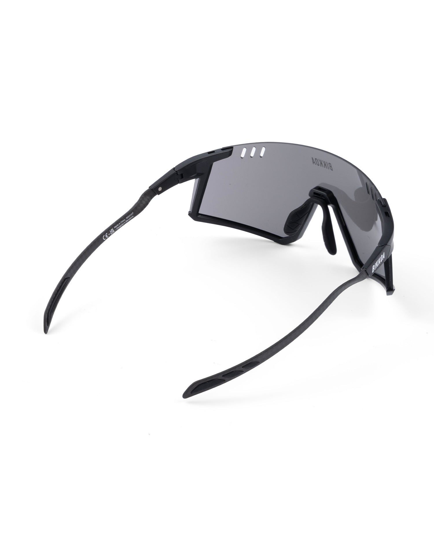 Modelo ELION de BIKKOA con lente negra para running y ciclismo - Negro