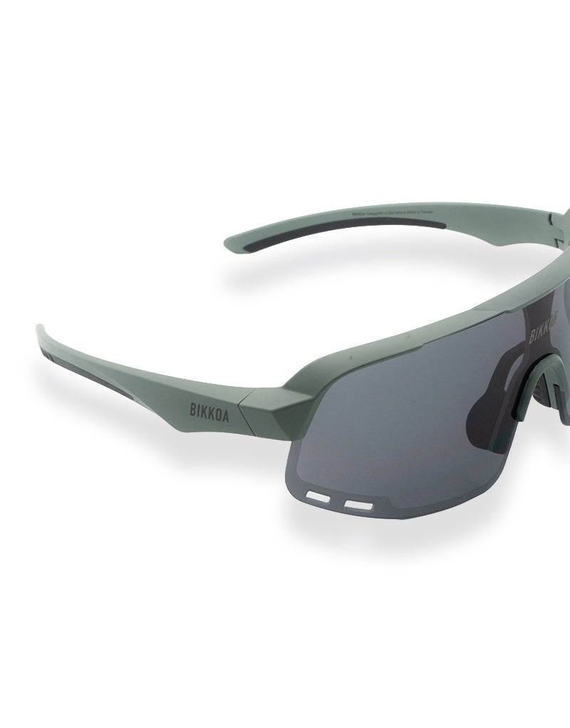 Detalle montura y lente técnica ELYOS con ventilación integrada - Negra