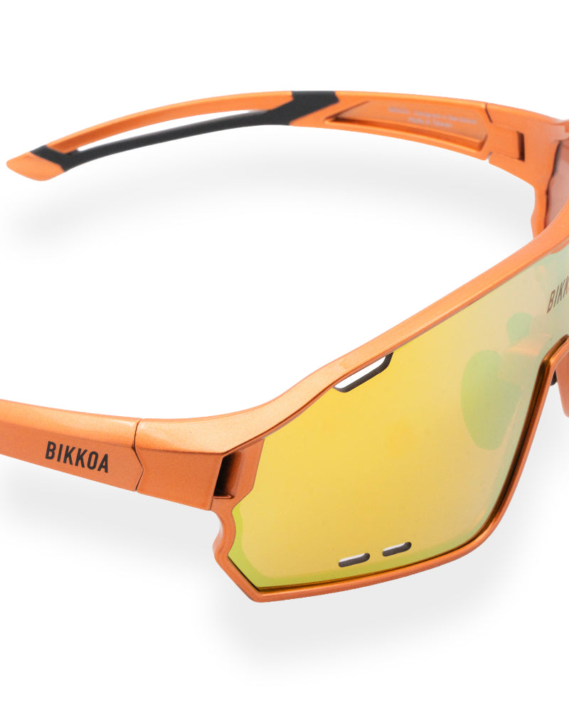 Vista superior de gafas deportivas BIKKOA NEXO bronce con estructura envolvente y ventilación - Bronce