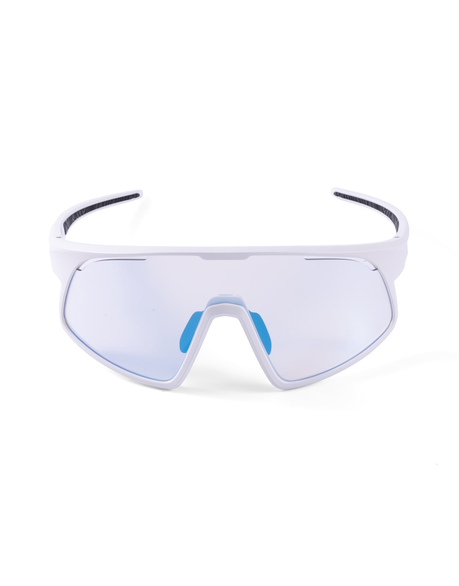 Detalle de la lente fotocromática de alto contraste en las gafas BIKKOA RELION - azul