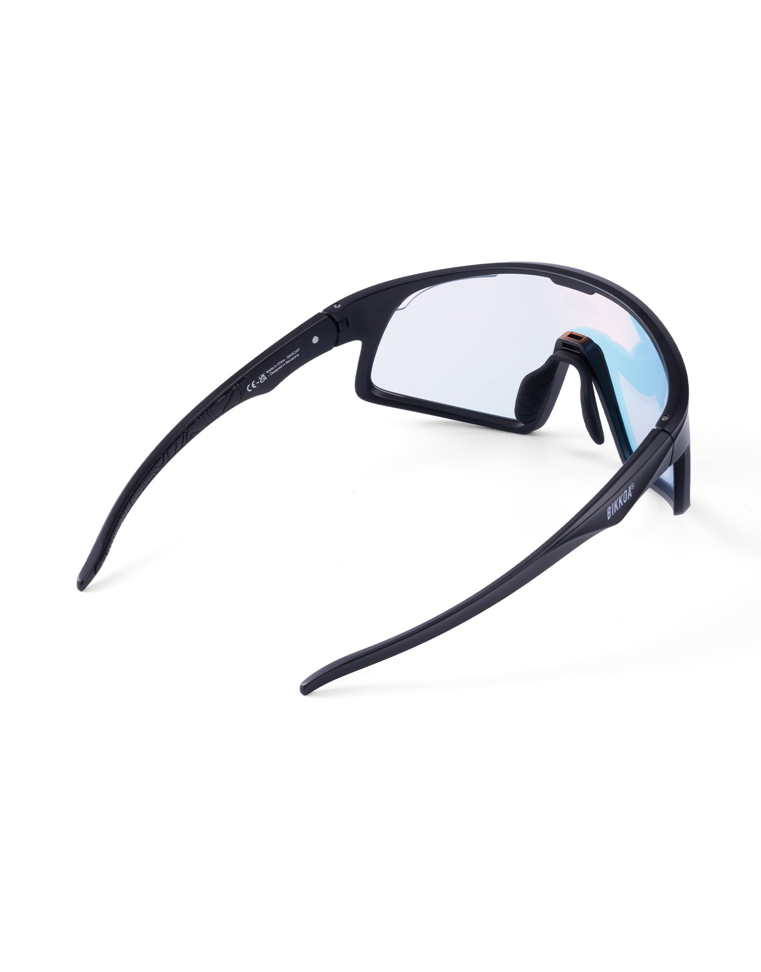 Vista lateral de las gafas BIKKOA RELION con patillas ergonómicas en TR-90 negro mate - dorada