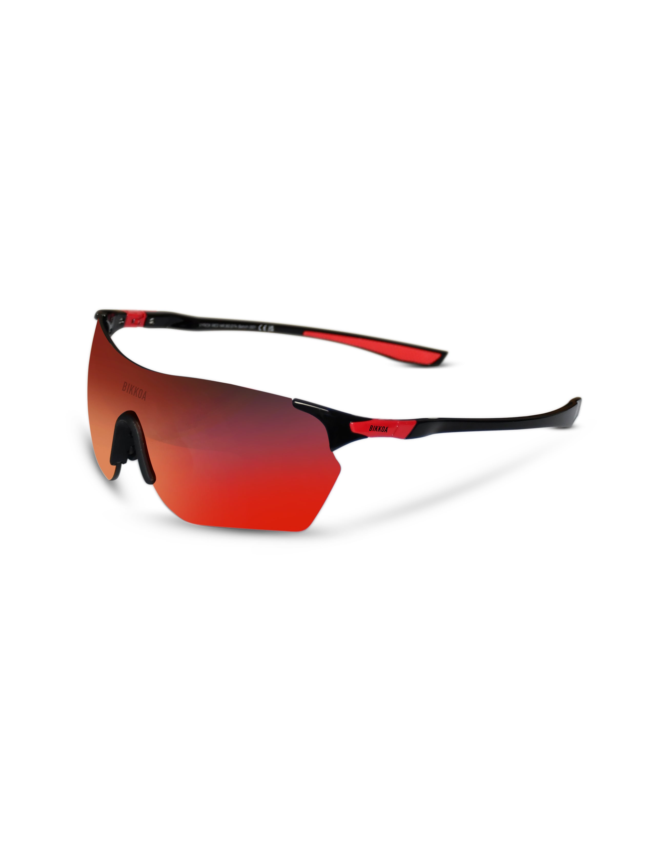 Gafas deportivas polarizadas BIKKOA VYROX con lente roja polarizada y montura negra envolvente, vista lateral izquierda del modelo VYROX con lente roja polarizada y montura negra envolvente, ideal para running de alto rendimiento - Roja