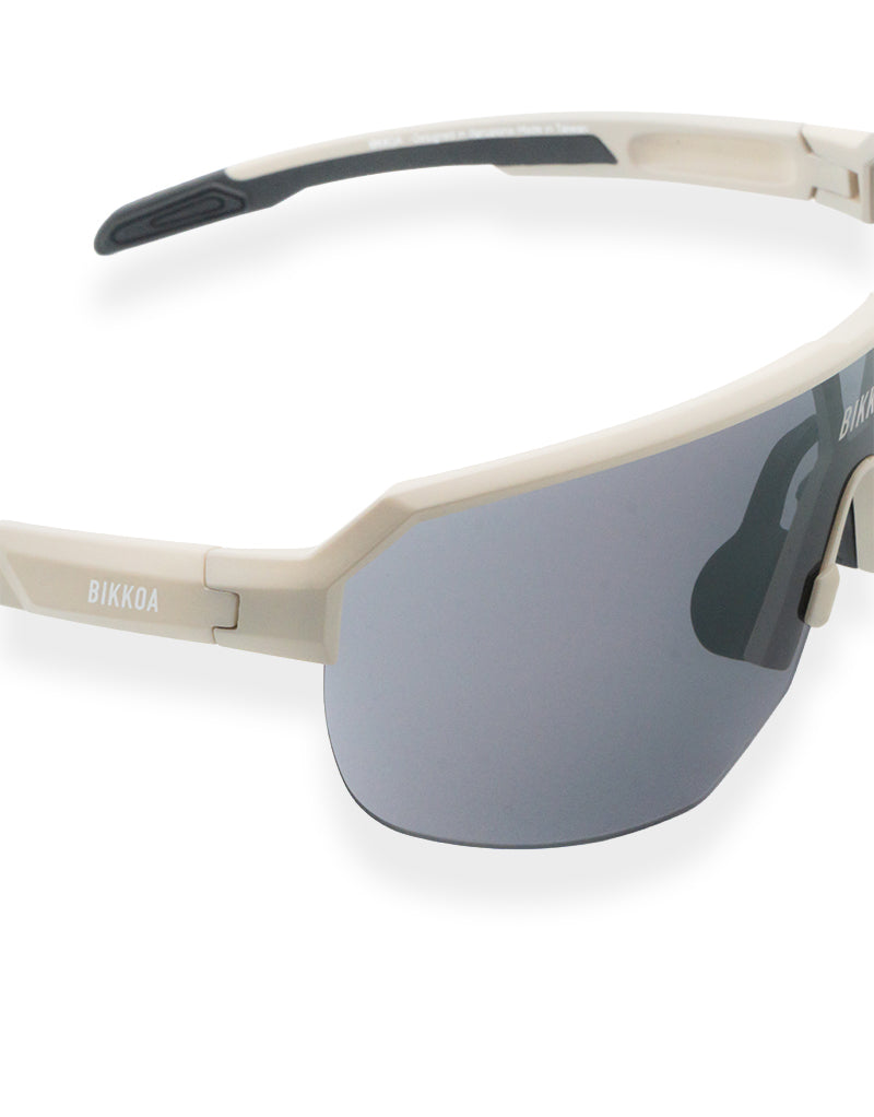 Detalle montura ZYRA y lente técnica categoría 3 - Negro