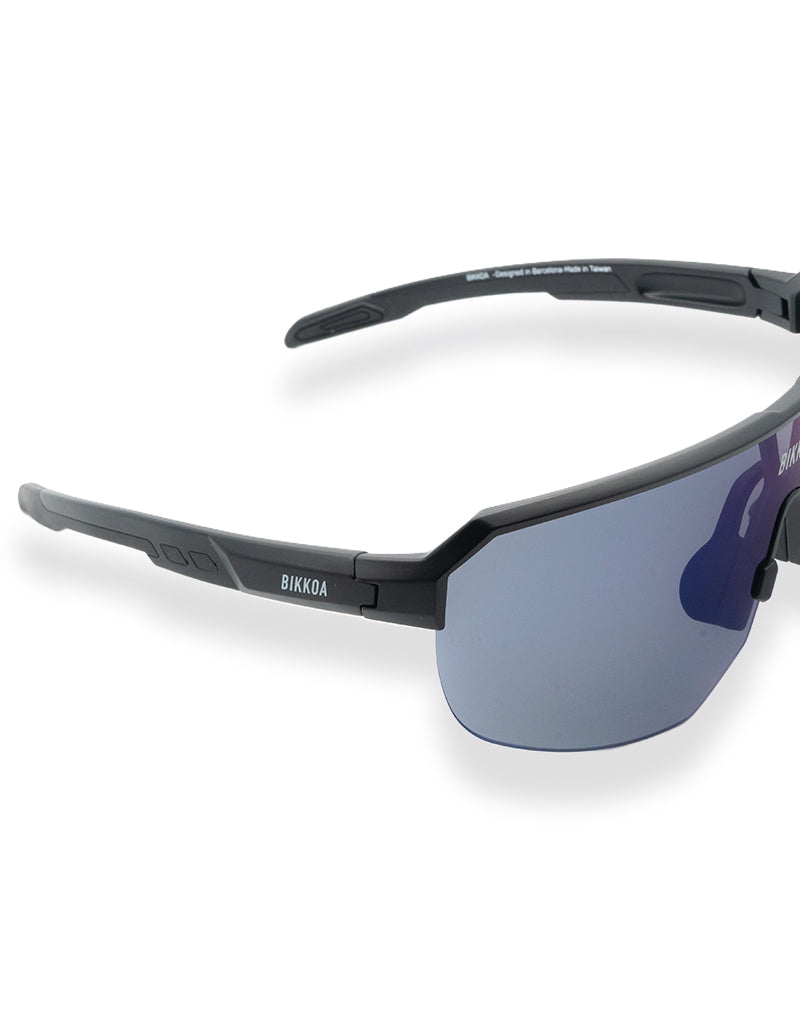 Detalle montura ZYRA y lente técnica categoría 3 - Azul