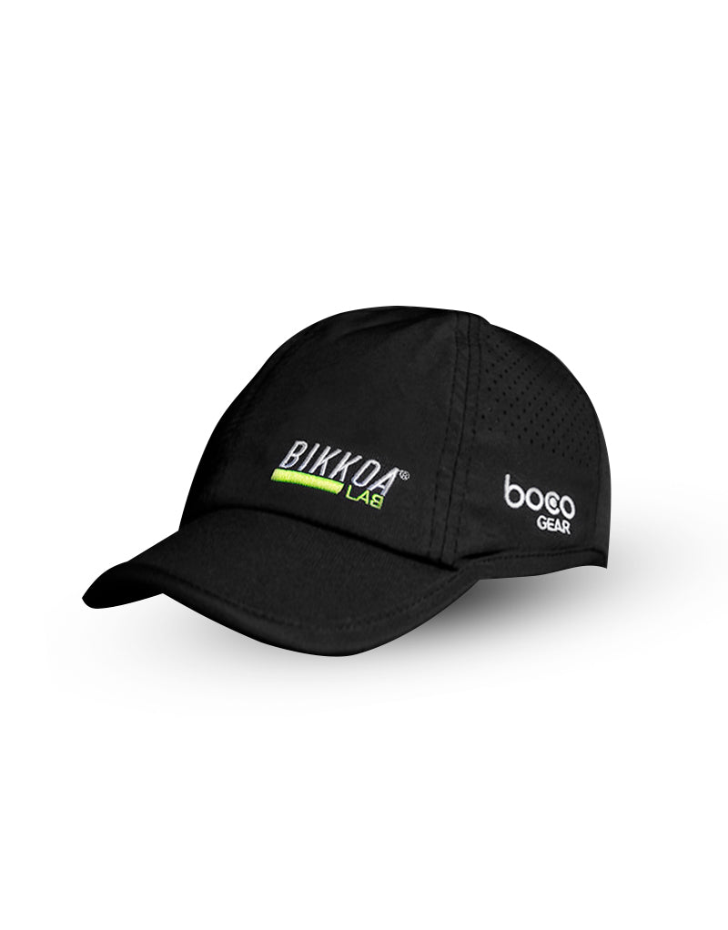 Vista frontal de la gorra técnica bikkoa® lab con logotipo bordado y diseño minimalista – Gorra deportiva BIKKOA® LAB diseñada para máximo confort, ligereza y ventilación en deportes de alto rendimiento.