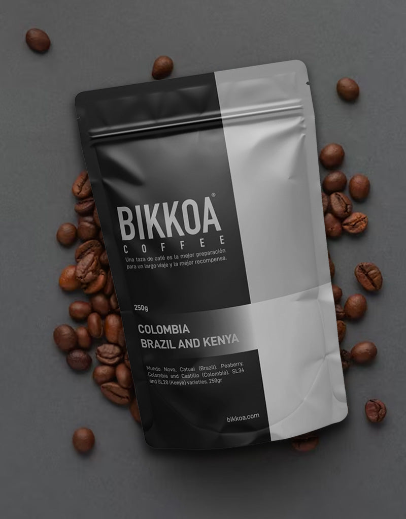 Imagen de estilo de vida con bikkoa® coffee como parte del ritual pre-entrenamiento – Sport Coffee funcional BIKKOA® para deportistas con energía limpia y sabor premium.
