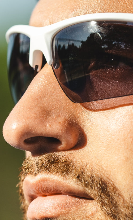 gafas padel GOAT bikkoa tecnologia fotocromatica ajuste automatico luz en pista