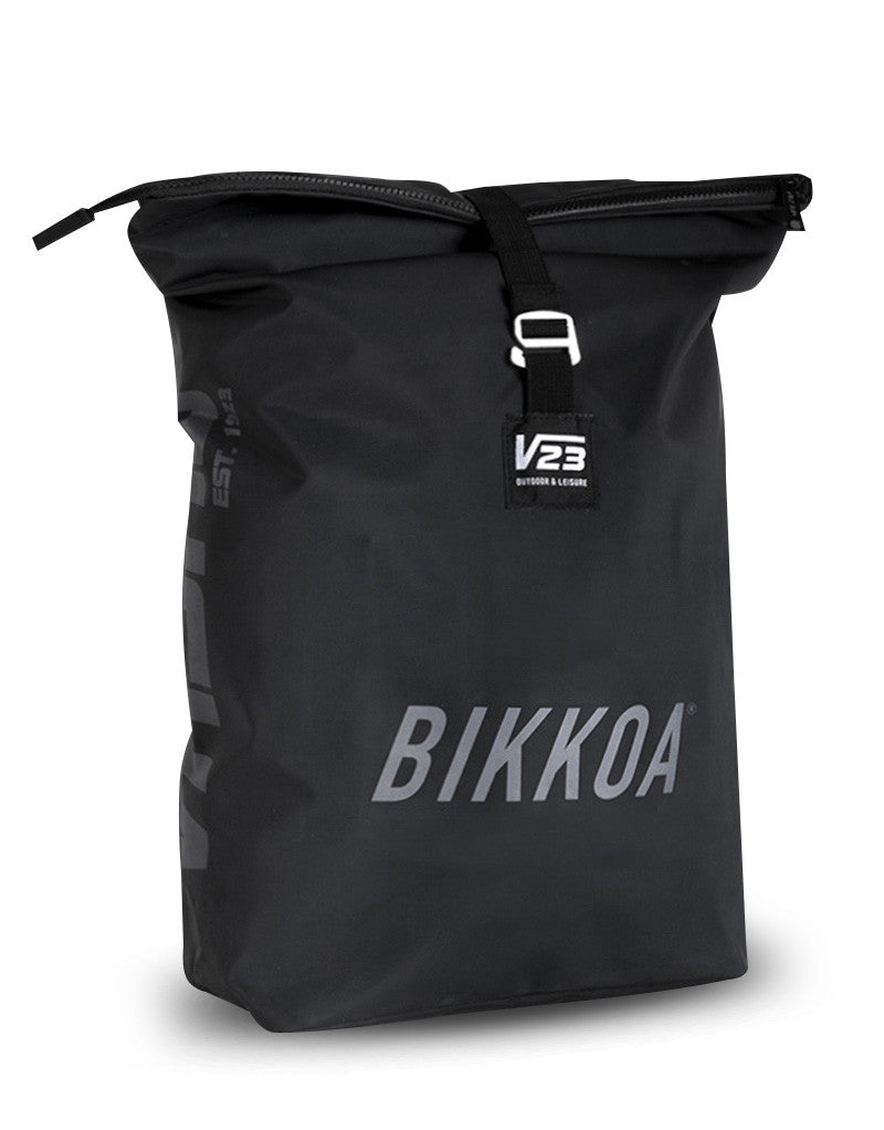 Vista frontal de la mochila técnica BIKKOA® B1ONE con diseño compacto y logo centrado – Mochila deportiva BIKKOA® B1ONE diseñada para entrenamientos, viajes o uso diario con estilo y funcionalidad.